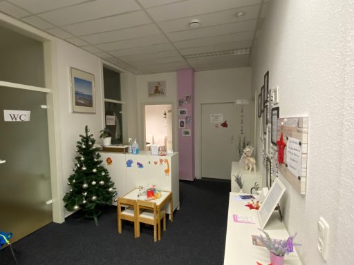 Eingang und Wartebereich